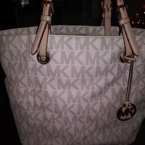 Micheal kors bag (authentic)